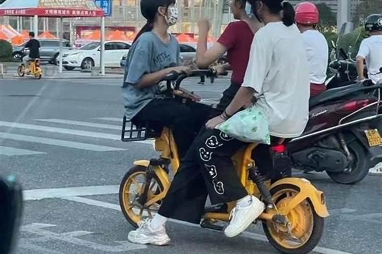 梦见和女友一起骑车