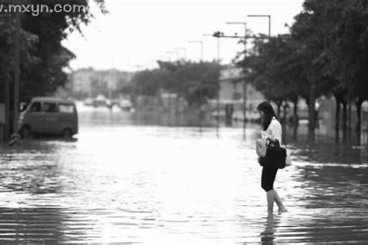 梦见路上水很深无法通过的预兆