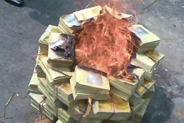 有人认为在清明节人们祭祀祖先时烧纸既合情合理又合法如果你的同学就...
