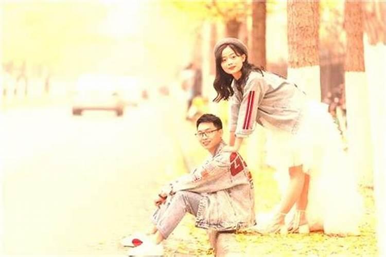 女人梦见与男明星亲吻
