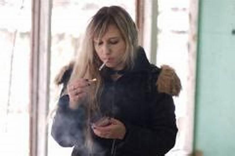 梦见自己和别人吸烟的预兆