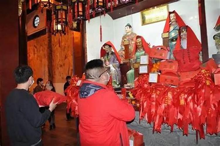 本命年穿红色有什么讲究 本命年穿红色有什么讲究属虎