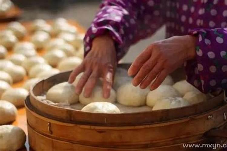 梦见骑自行车带人的含义 梦见骑自行车带人是什么意思