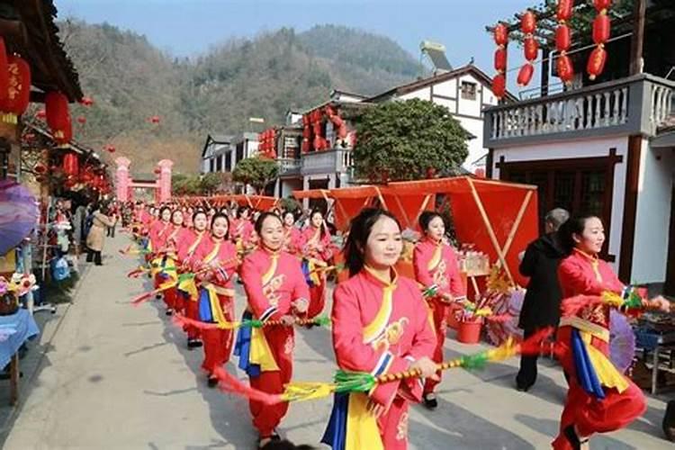求各地不同的春节习俗