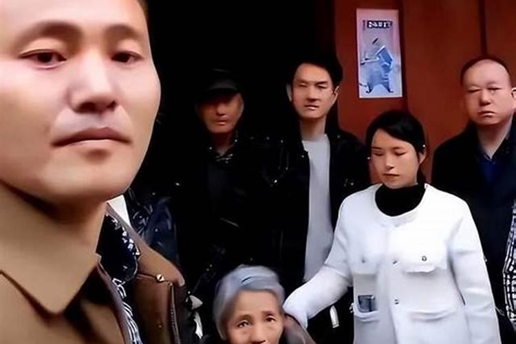 2025年属龙女人财运