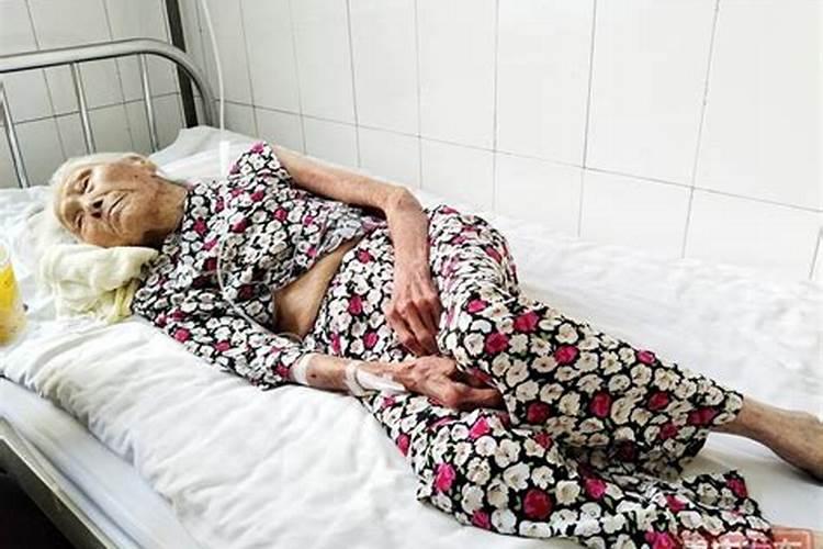 梦到和死去的婆婆睡在了一起
