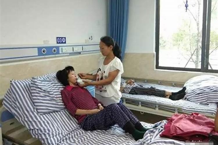 梦见和死去的老婆婆同睡一床的预兆