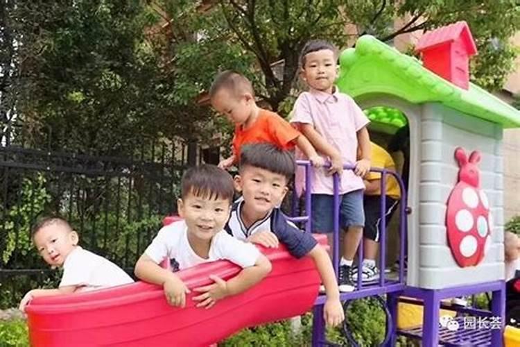 梦见在坟墓上向死者磕头的预兆