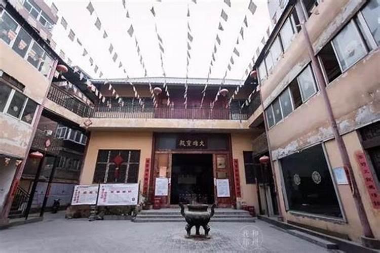 属鸡的什么时辰出生最好命 丰衣足食称心如意？