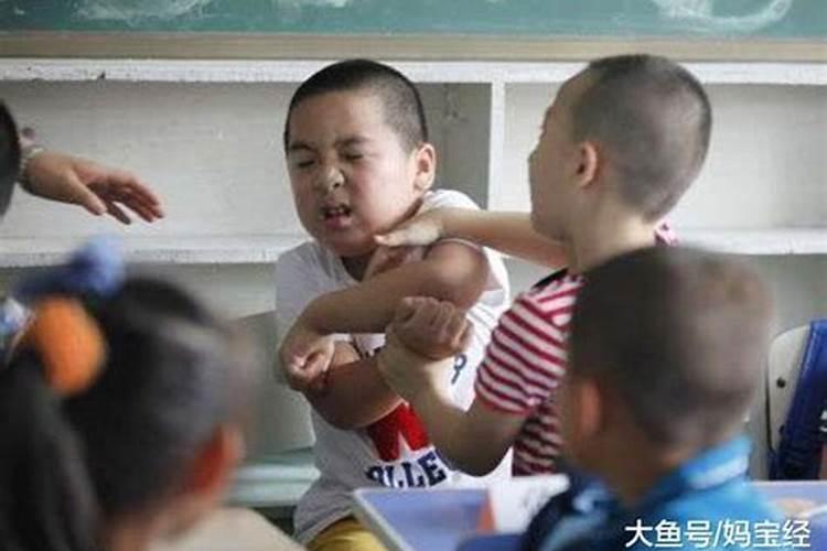 如果在梦里梦到一个人,说明那个人在想你？