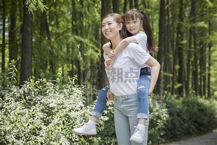 梦见别人背小孩是什么征兆 梦见别人背小孩寓意什么