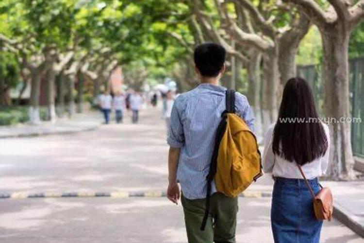 女人梦到黑猫暗示什么