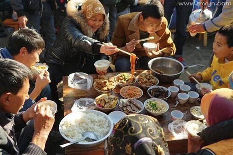 梦见别人结婚吃酒席是什么意思