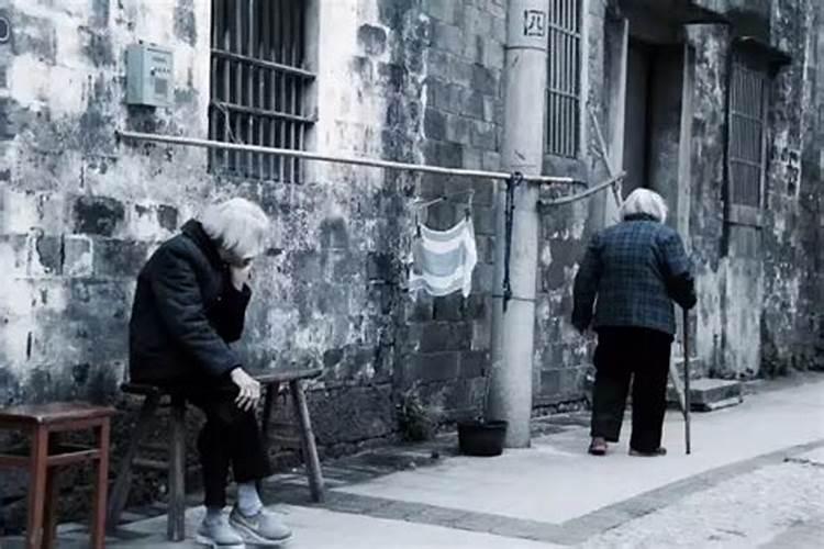 梦见前男友跟他的现女友