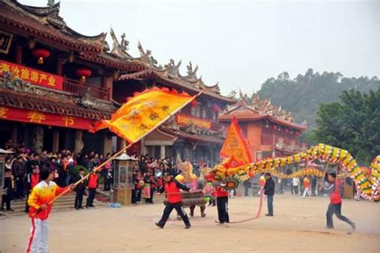 梦见黑蛇咬自己是什么预兆 梦见黑蛇咬自己是寓意什么