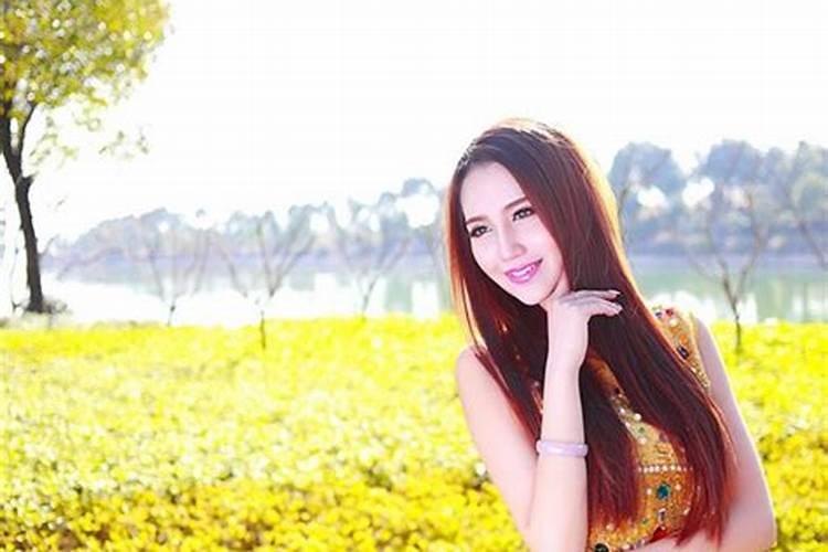 梦见自己穿红色婚纱结婚的预兆