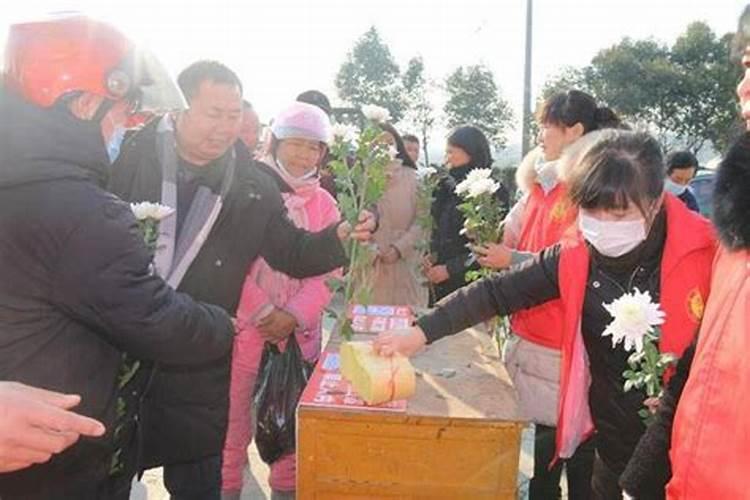 生肖鼠202O年冬月29日11点半生的男孩八字如何？