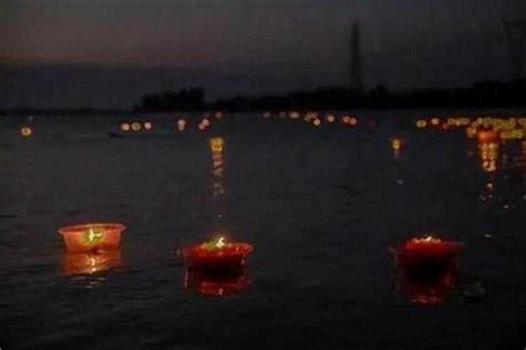 给亡去的人烧纸,是白天烧好,还是夜里烧好。请告知。