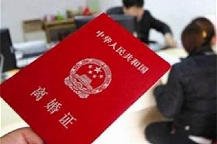1976年属龙男士(49岁)2025年运势分析,逐月好运来袭