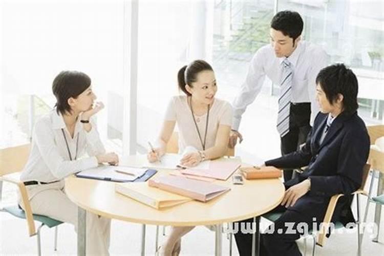 寒冬腊月指春节前最冷的三个月其中冬是指