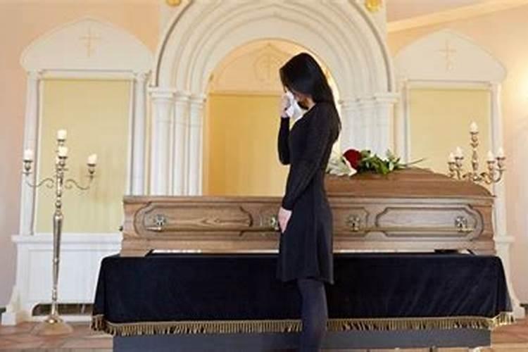 女儿梦见妈妈死了是什么兆头