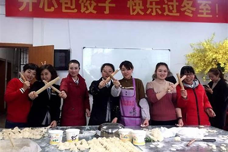 女人梦见一排排的墓碑