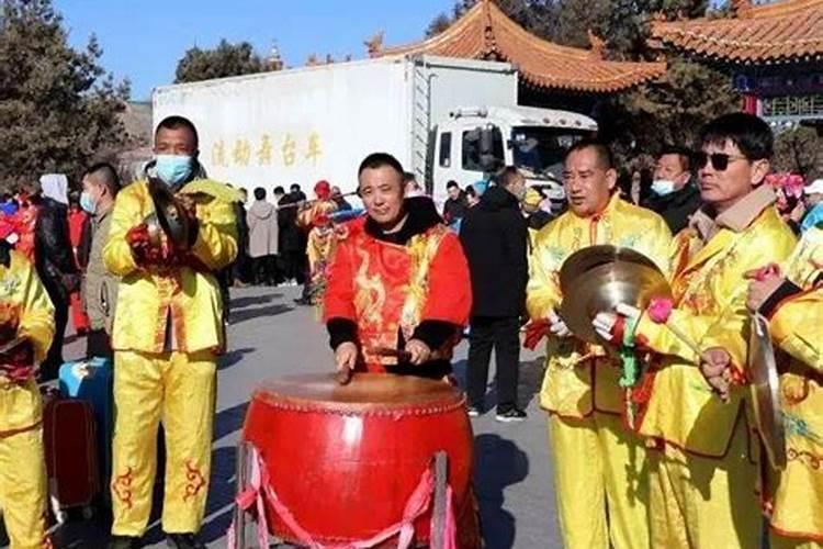 梦到抱着一个小男孩是什么意思