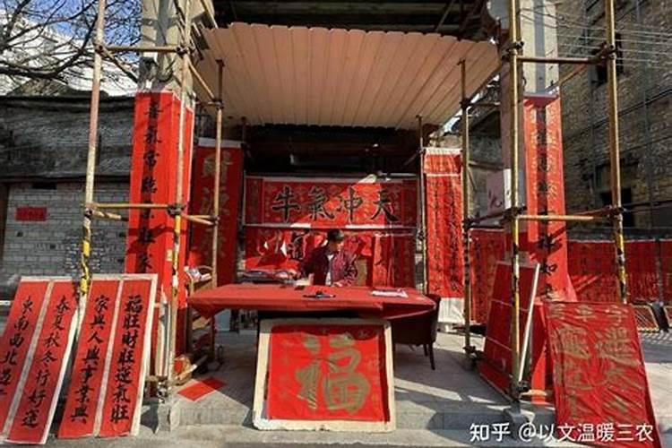 2025年贴春联的最佳时间:啥时候贴最好？