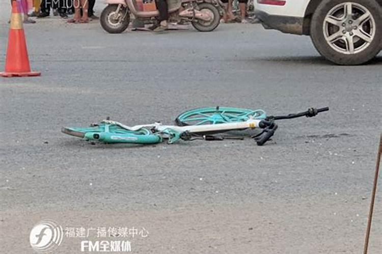 昨晚梦见前男友跟别的女生在一起了,我很生气。这是为什么呢？