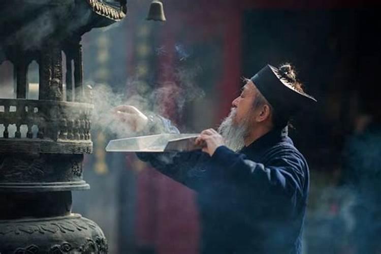 2025属蛇的人一生命运如何2025年属蛇的人事业运势如何
