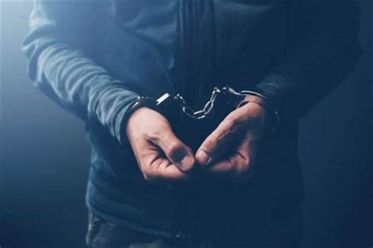 梦见别人说床下面有蛇