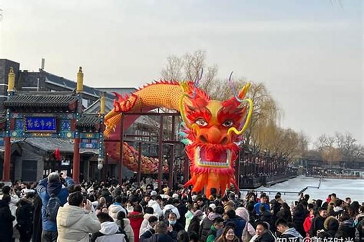 房价是楼层越高越贵还是越矮越贵？