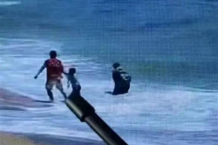 梦见大海波涛汹涌推翻了汽车和房屋