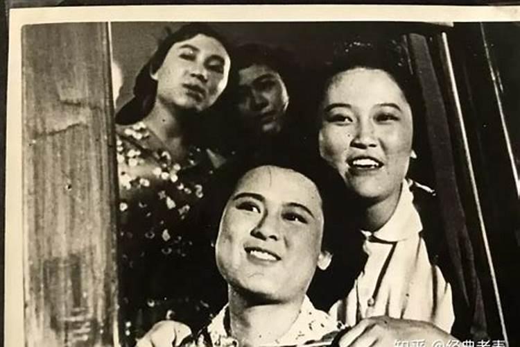失去了妈妈就失去了半边天,求歌名