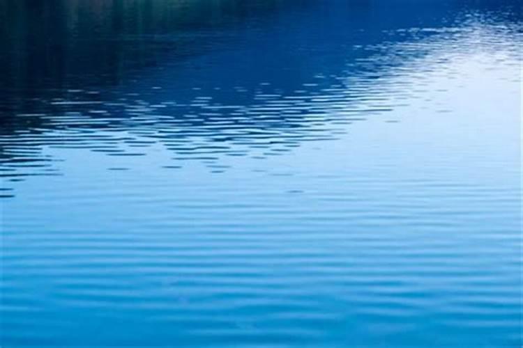 梦见浑水流的很大
