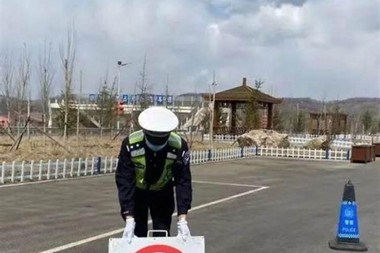 梦见死去的父亲和自己抬死人的预兆