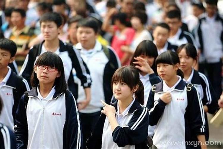 梦见同学聚会什么意思 梦见同学聚会的意思