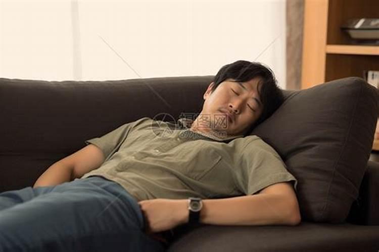 梦见老公和自己的舅母子同房