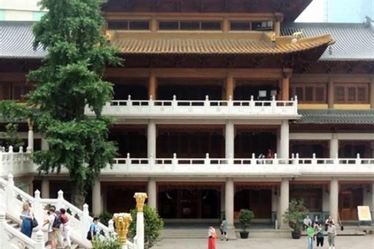 梦见一个熟悉的女人接吻的预兆