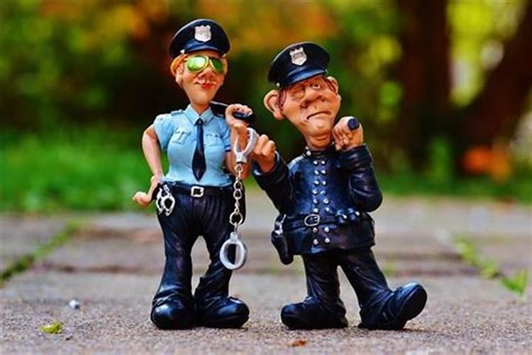 梦见兄弟二人越狱被追捕