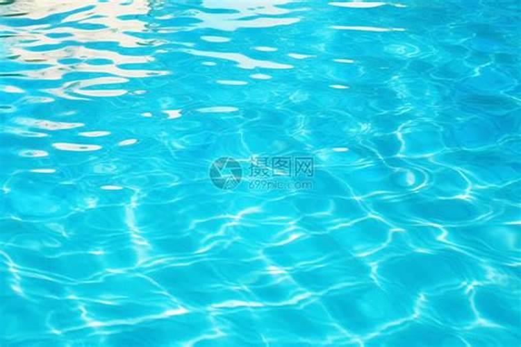 梦见沙滩边海水淡蓝色很清澈的预兆