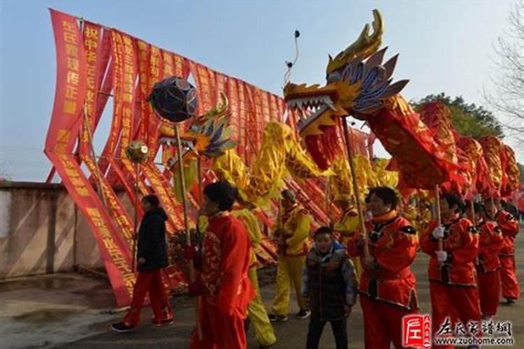 梦见蚂蚁群爬上身的预兆