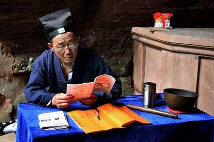 ...女,84年4月25日晚八点生,别人帮我们看的腊月初八,但有人说这个日子...