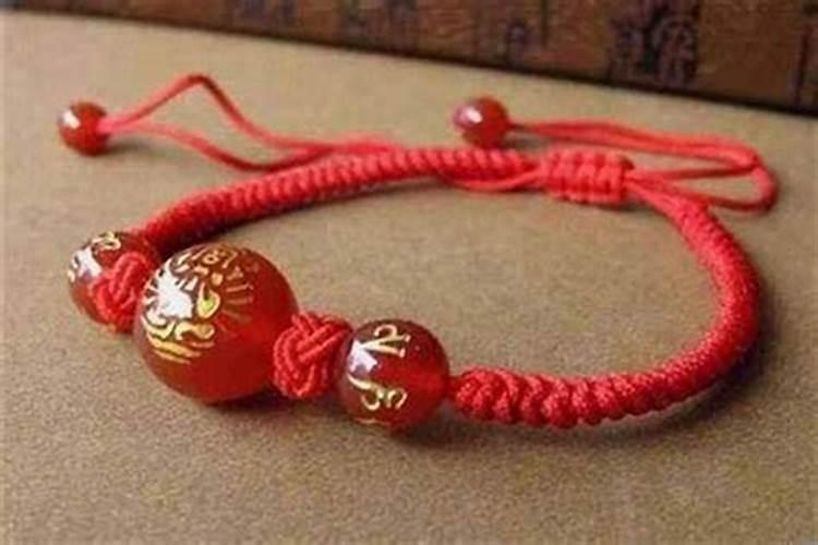 2010年属虎犯太岁佩戴金猪还是玉葫芦