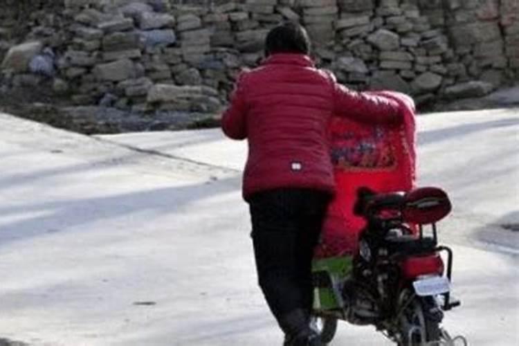梦见骑摩托车爬坡是什么意思