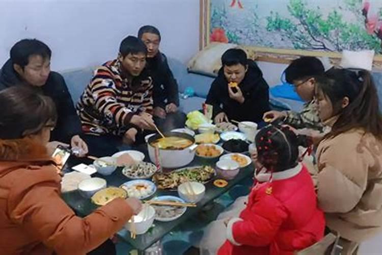 梦见叔婶请人吃饭