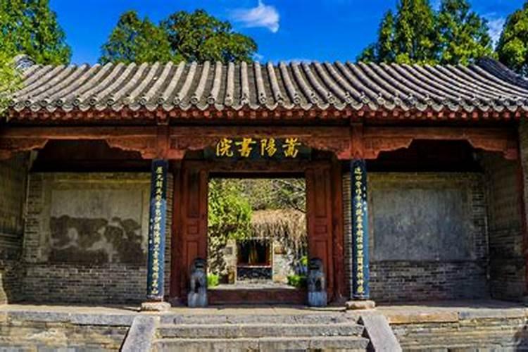 梦见奶奶的坟前面垮掉了的预兆
