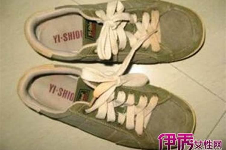 梦见有人帮我脱掉换衣服