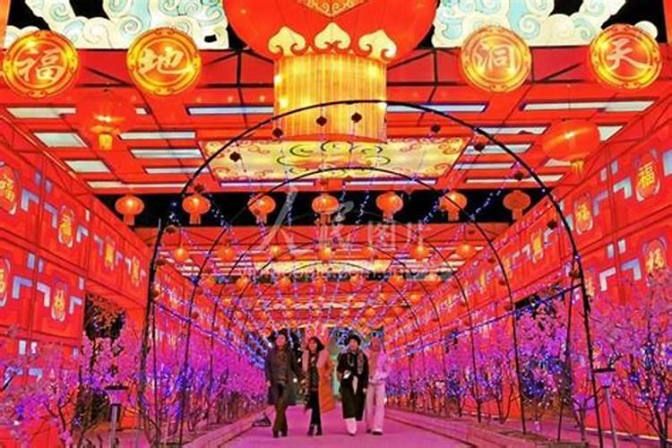 梦见别人从高处掉下来没事