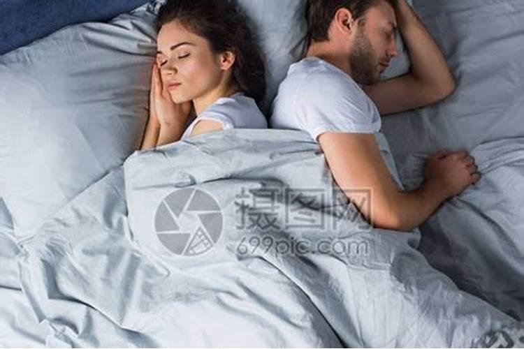 昨天梦见了前世的恋人和姐妹,开头的时候,前世的恋人莫名其妙的抱住
